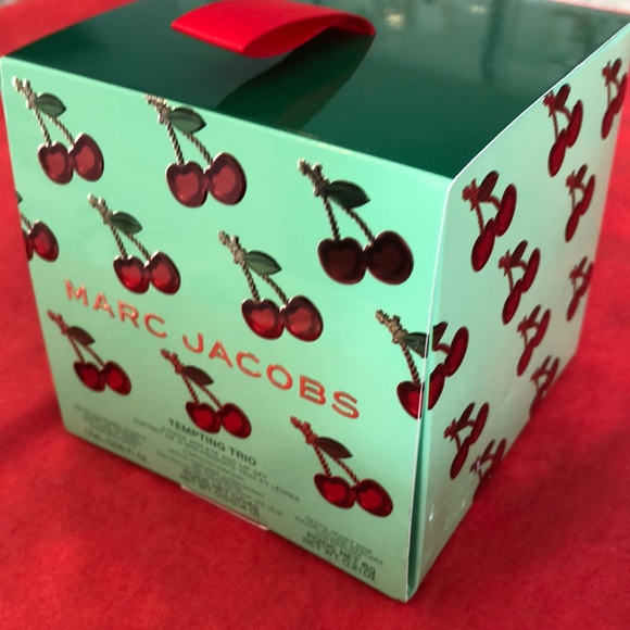 Marc Jacobs Gift Set - Picture 3 of 3